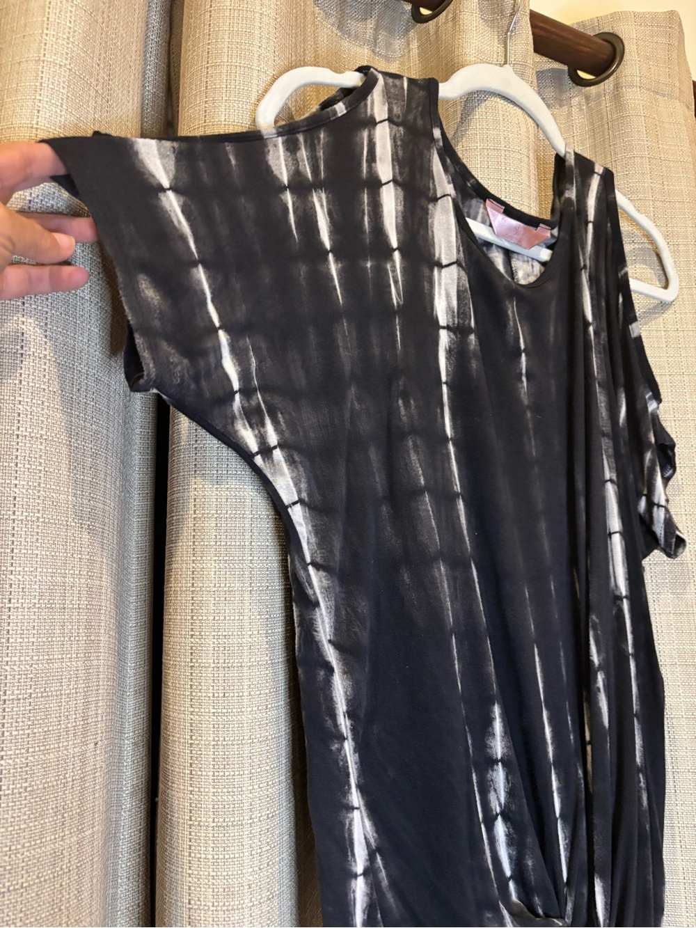 Tie-Front Cold-Shoulder Top in tie-dye Black and White - Picture 4 of 8
